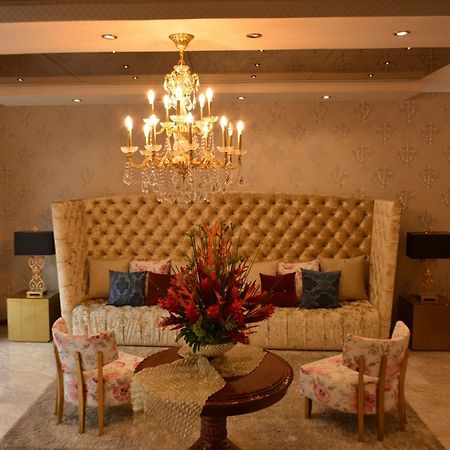 Alejandrina Hotel Куенка Екстериор снимка