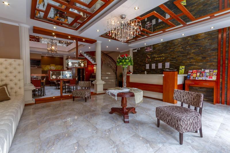 Alejandrina Hotel Куенка Екстериор снимка