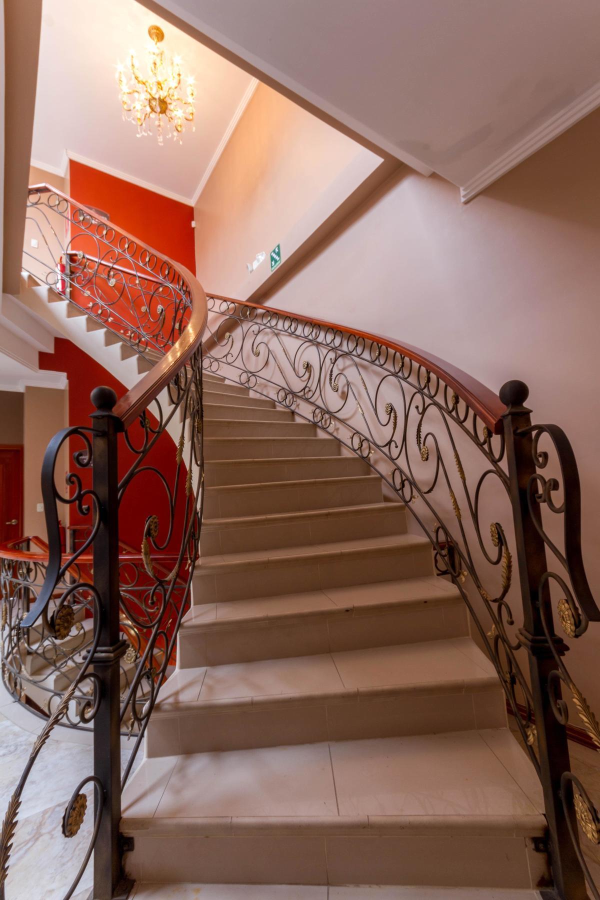 Alejandrina Hotel Куенка Екстериор снимка