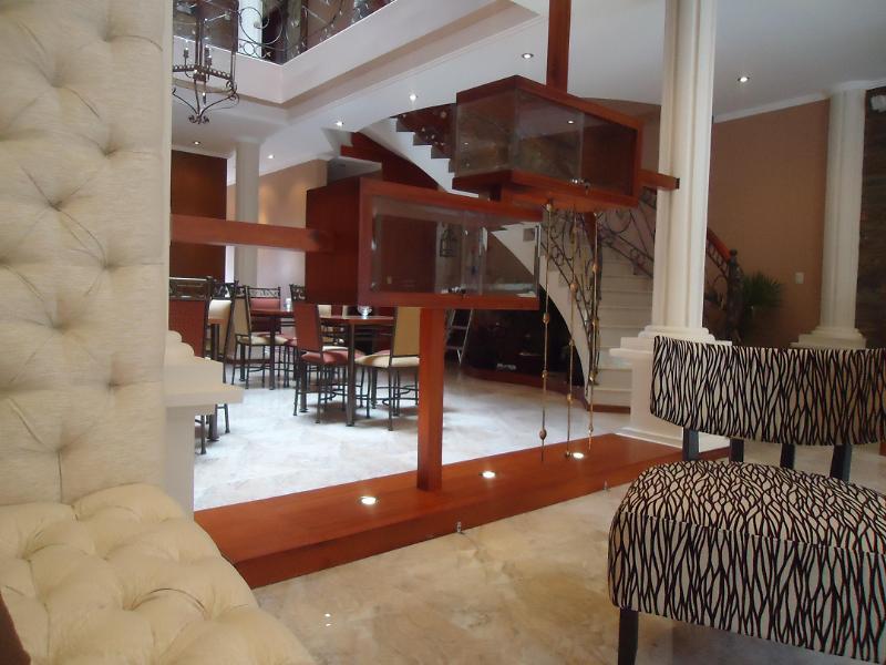 Alejandrina Hotel Куенка Екстериор снимка