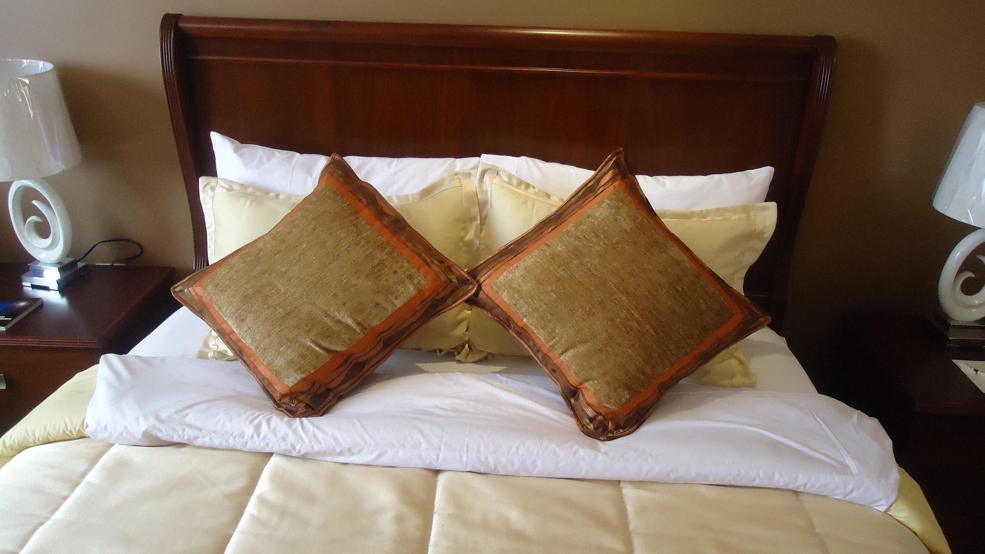 Alejandrina Hotel Куенка Екстериор снимка
