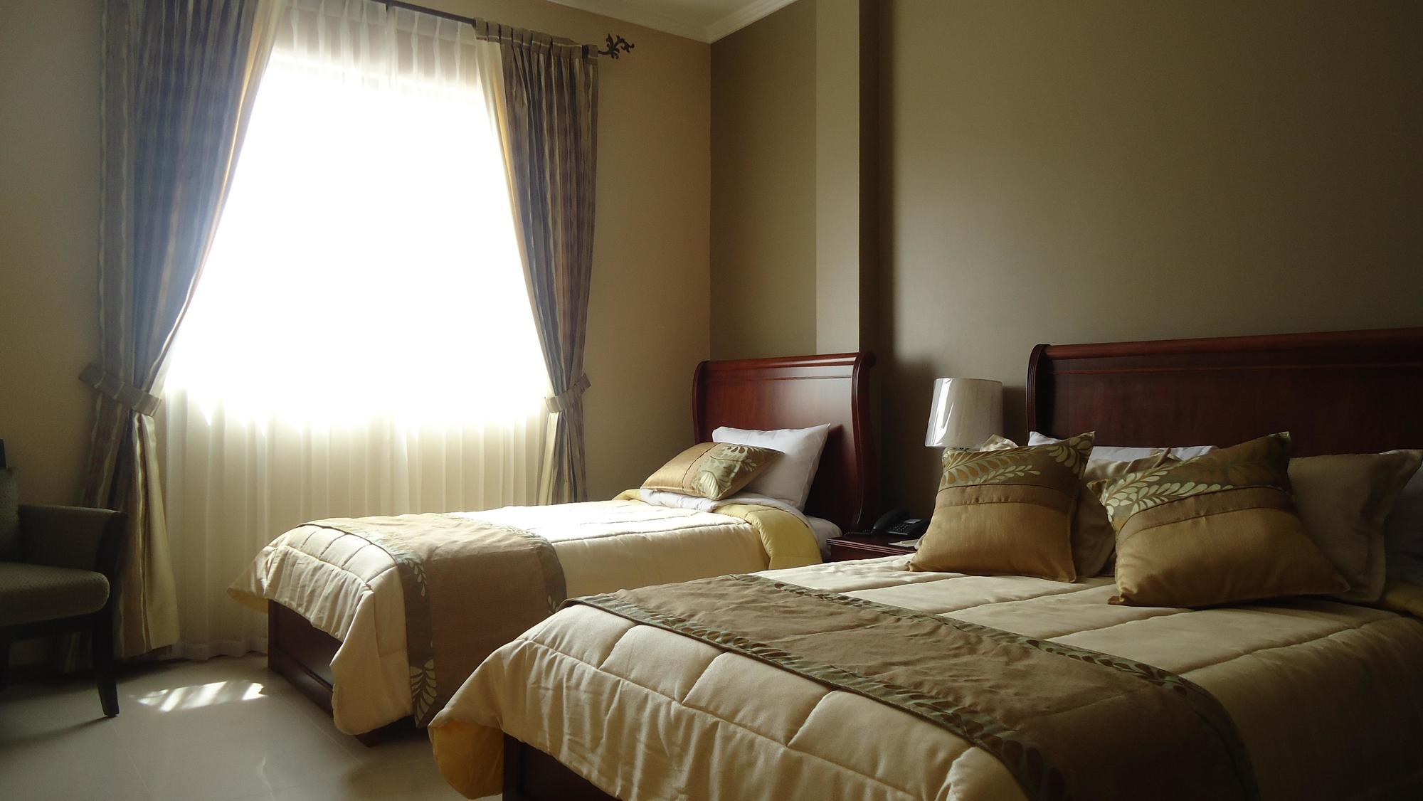 Alejandrina Hotel Куенка Екстериор снимка
