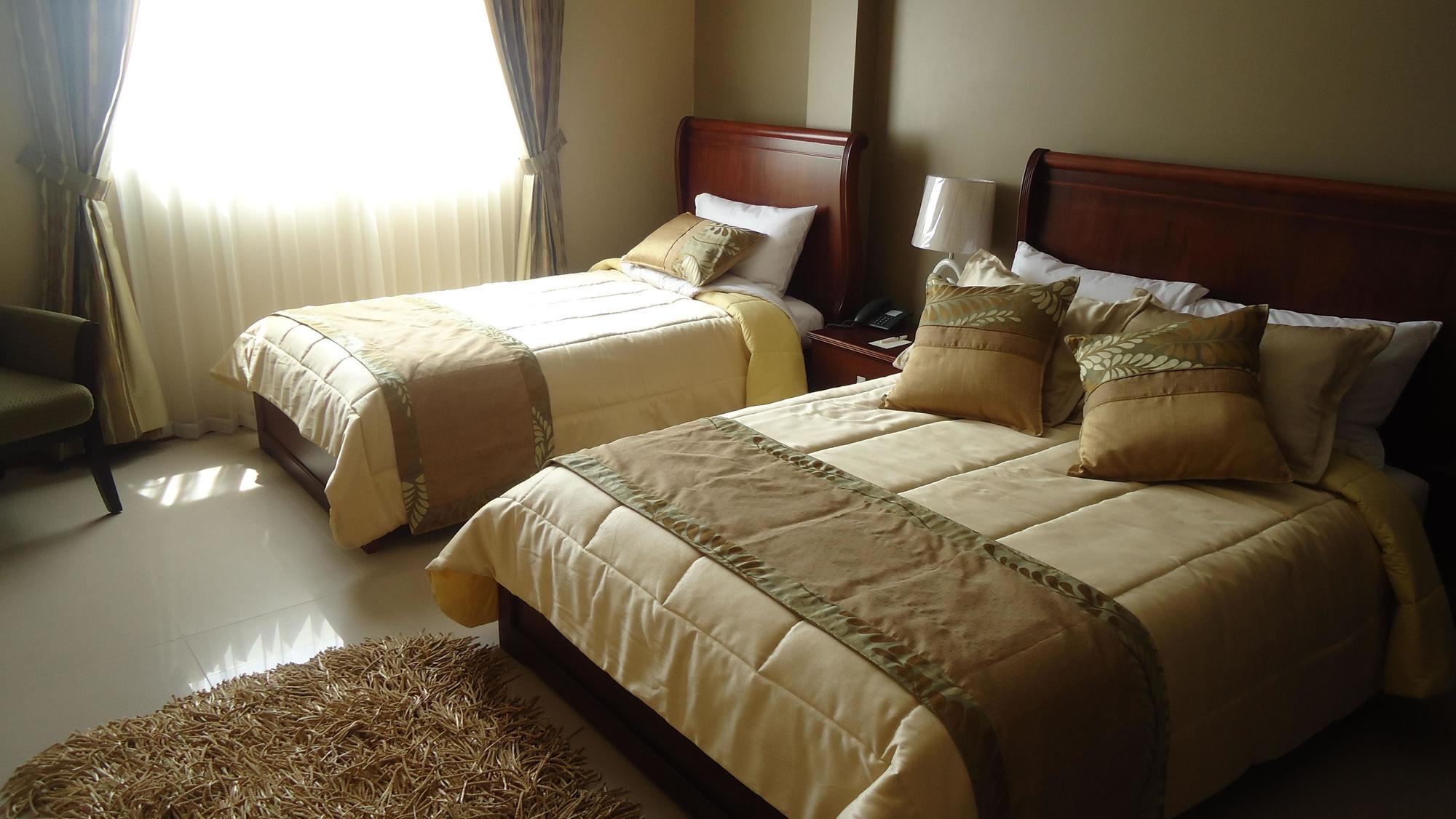 Alejandrina Hotel Куенка Екстериор снимка