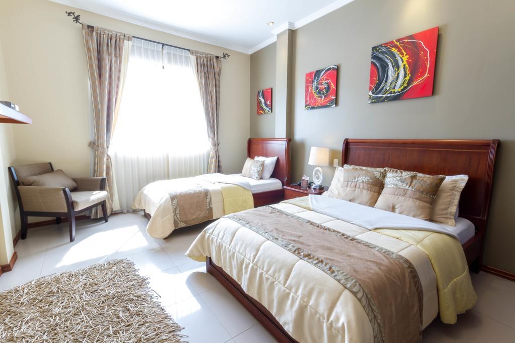 Alejandrina Hotel Куенка Екстериор снимка