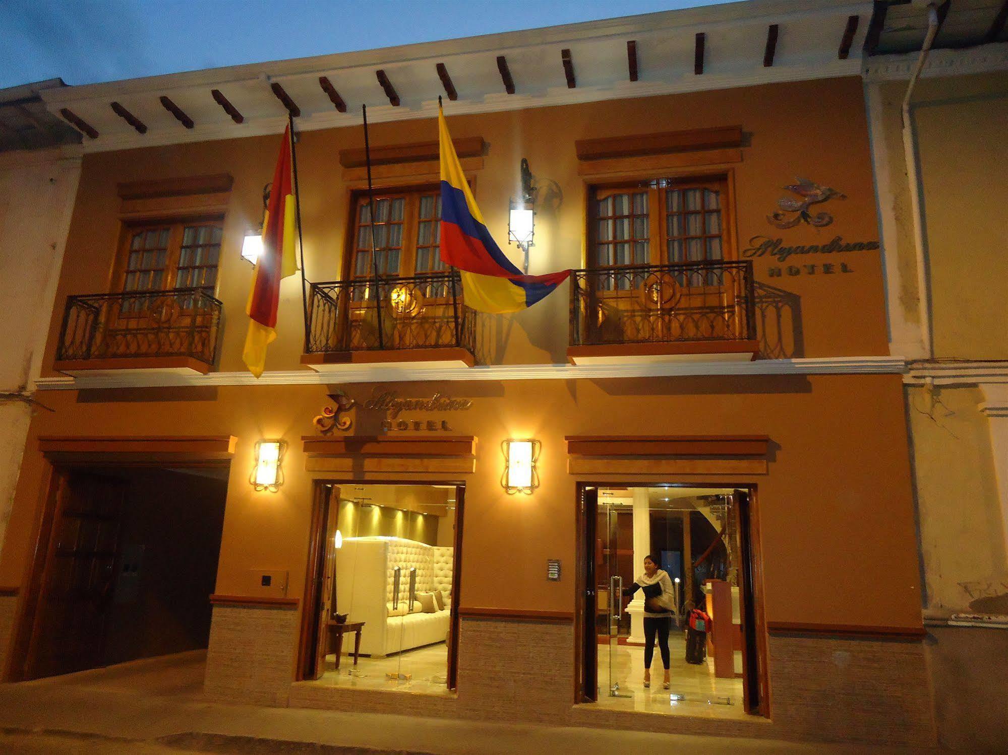Alejandrina Hotel Куенка Екстериор снимка