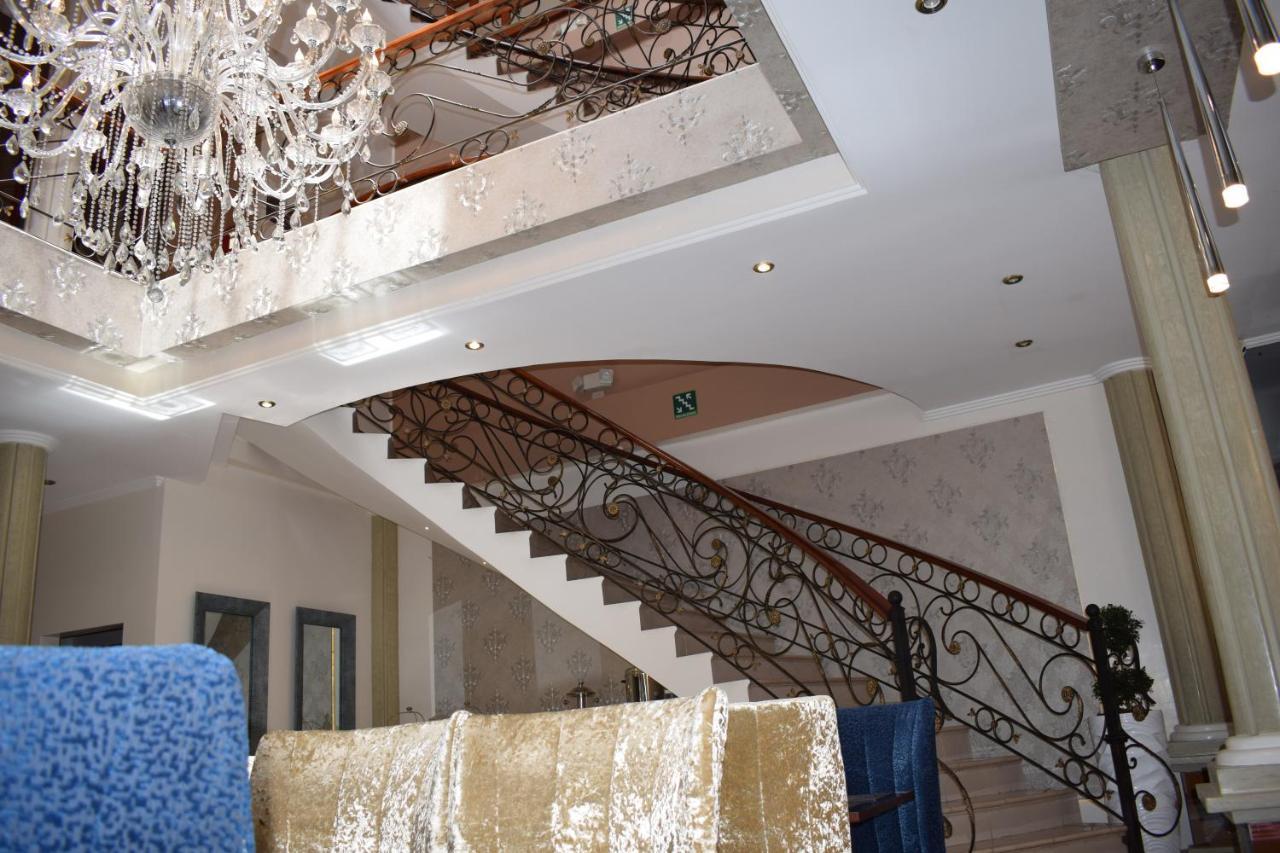 Alejandrina Hotel Куенка Екстериор снимка