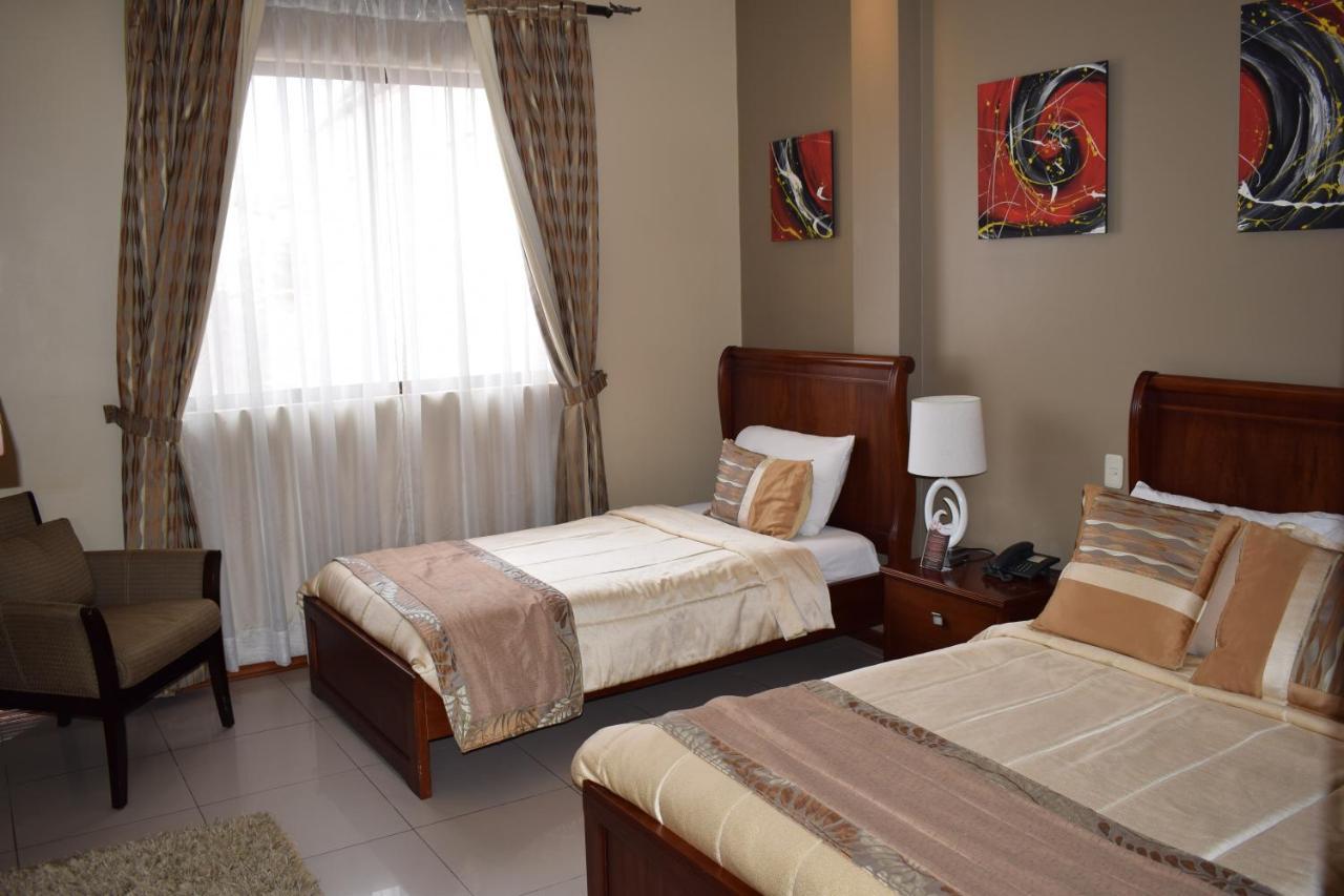 Alejandrina Hotel Куенка Екстериор снимка