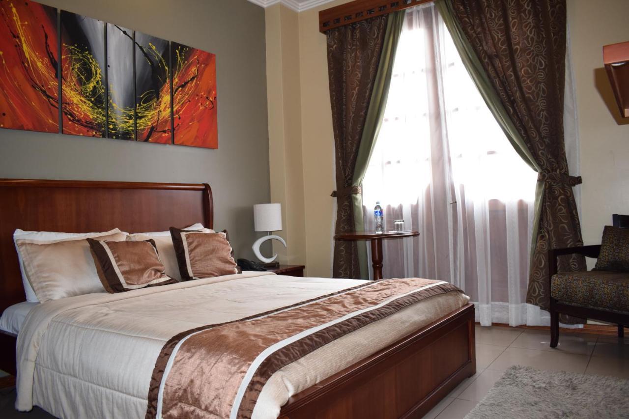 Alejandrina Hotel Куенка Екстериор снимка