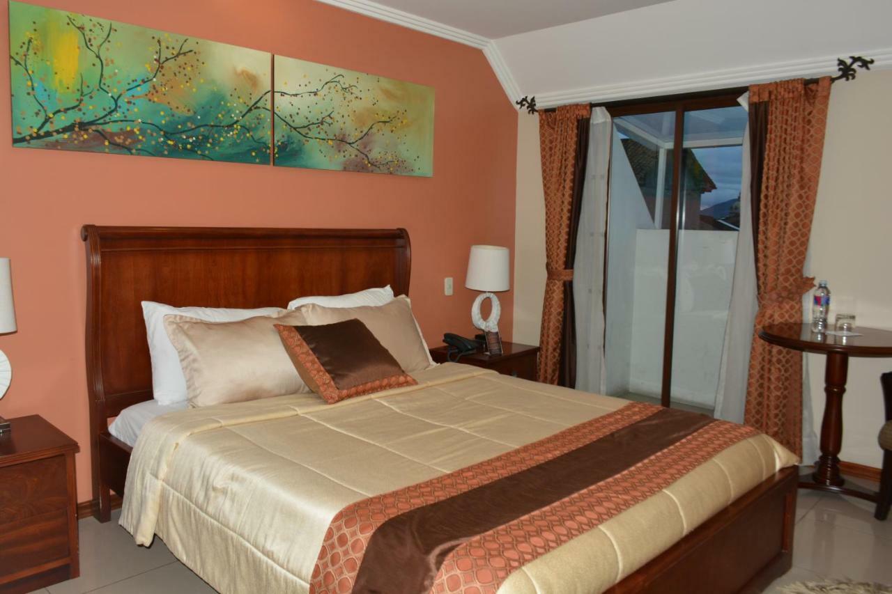 Alejandrina Hotel Куенка Екстериор снимка