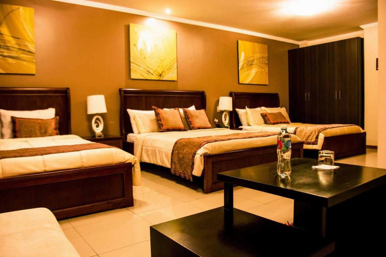 Alejandrina Hotel Куенка Екстериор снимка