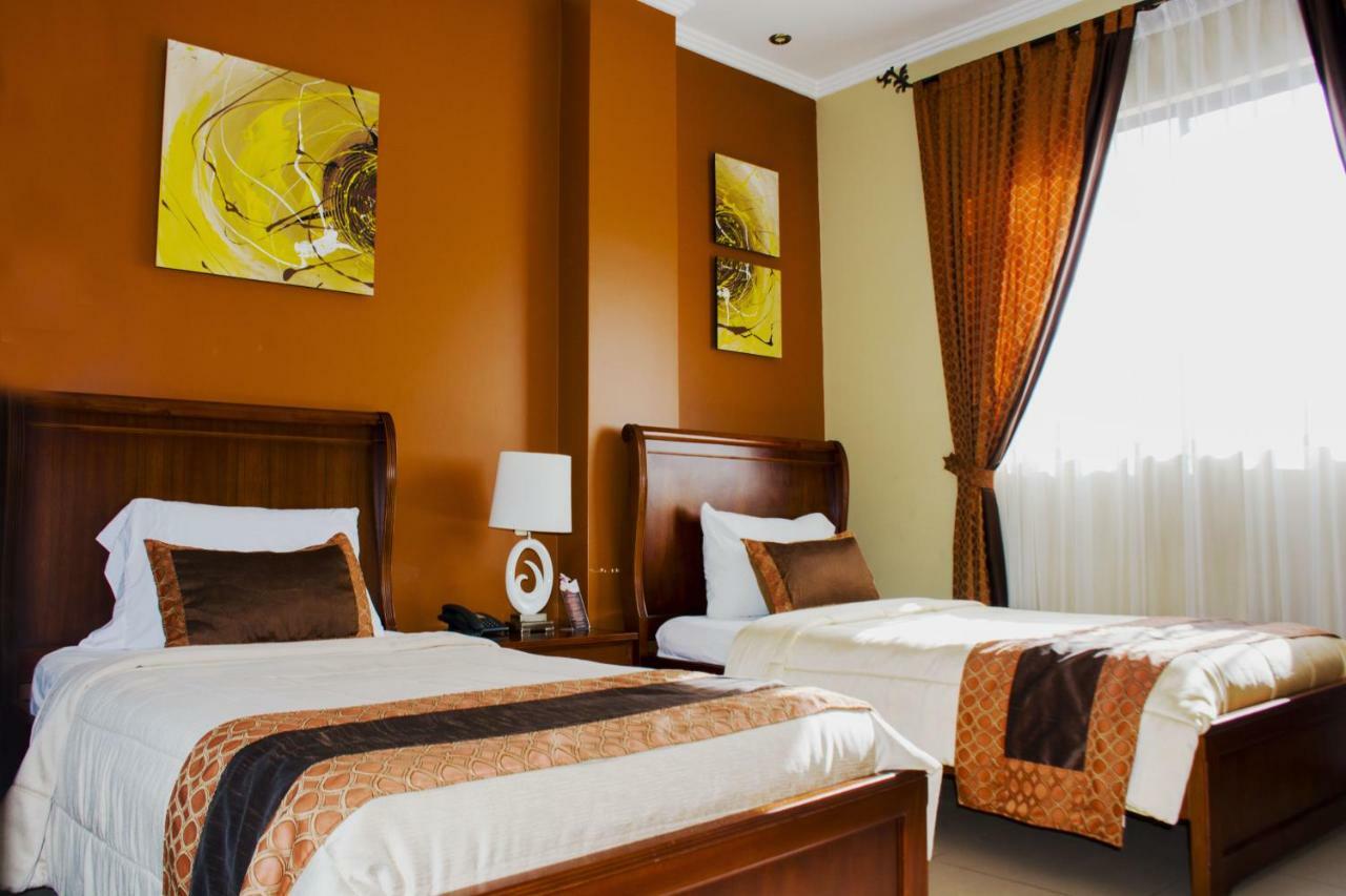 Alejandrina Hotel Куенка Екстериор снимка