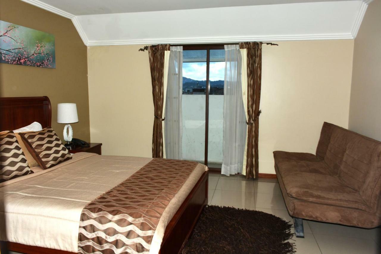 Alejandrina Hotel Куенка Екстериор снимка