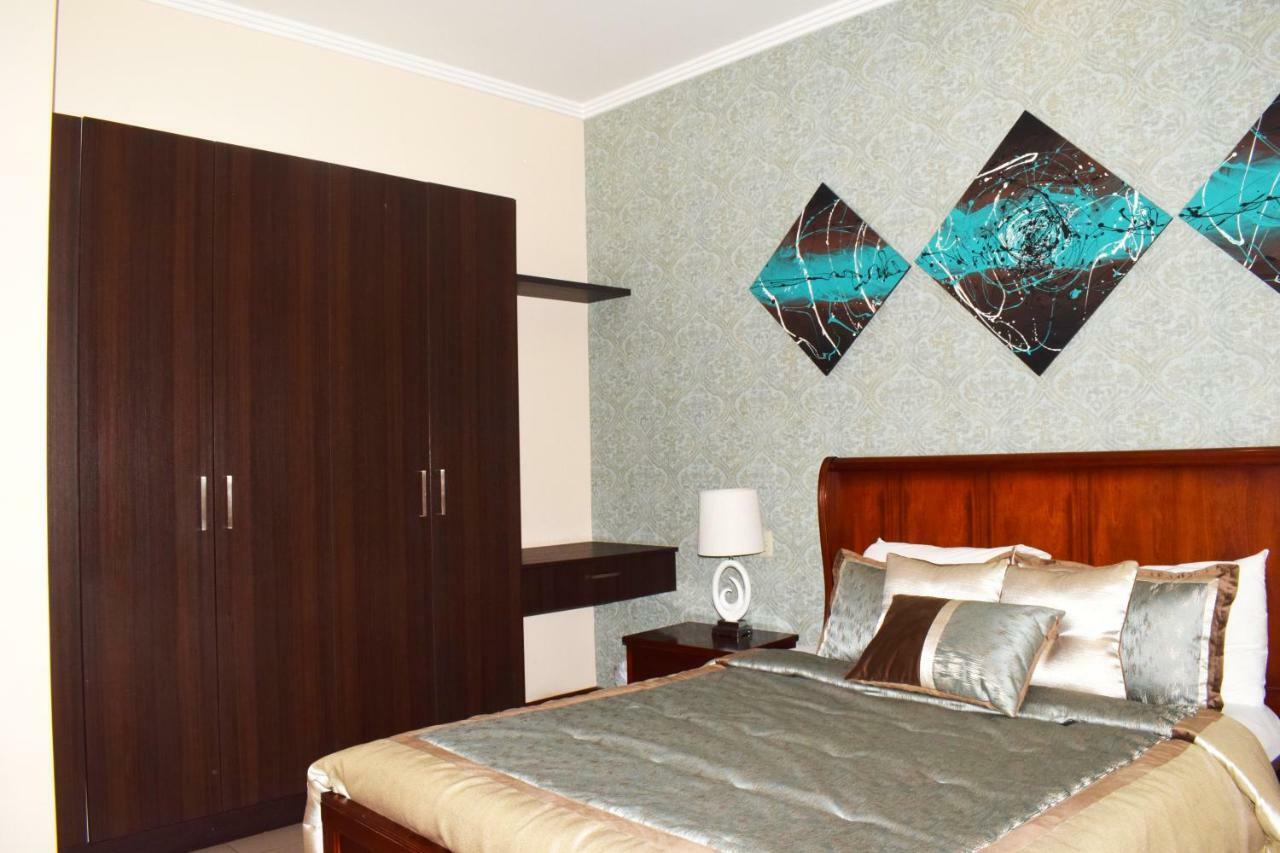 Alejandrina Hotel Куенка Екстериор снимка