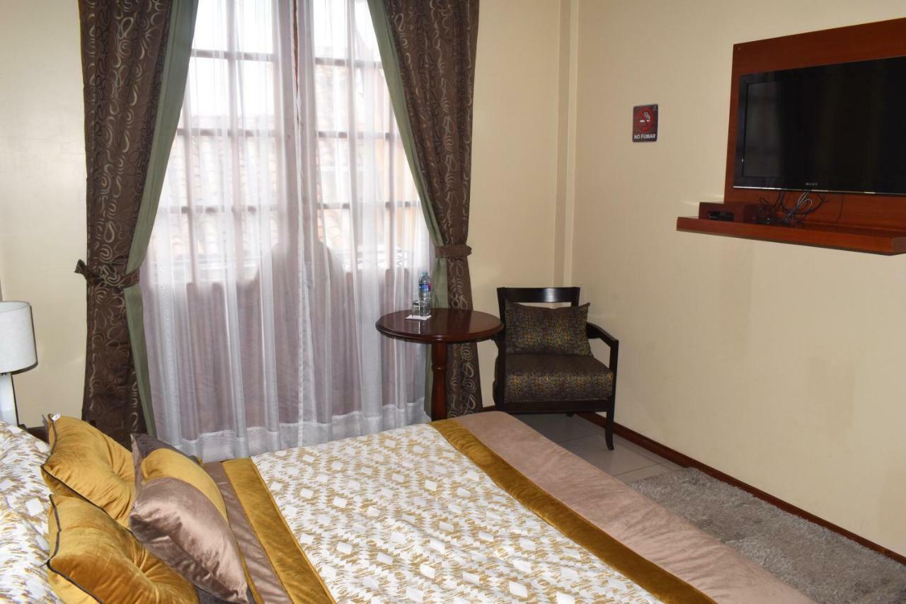 Alejandrina Hotel Куенка Екстериор снимка