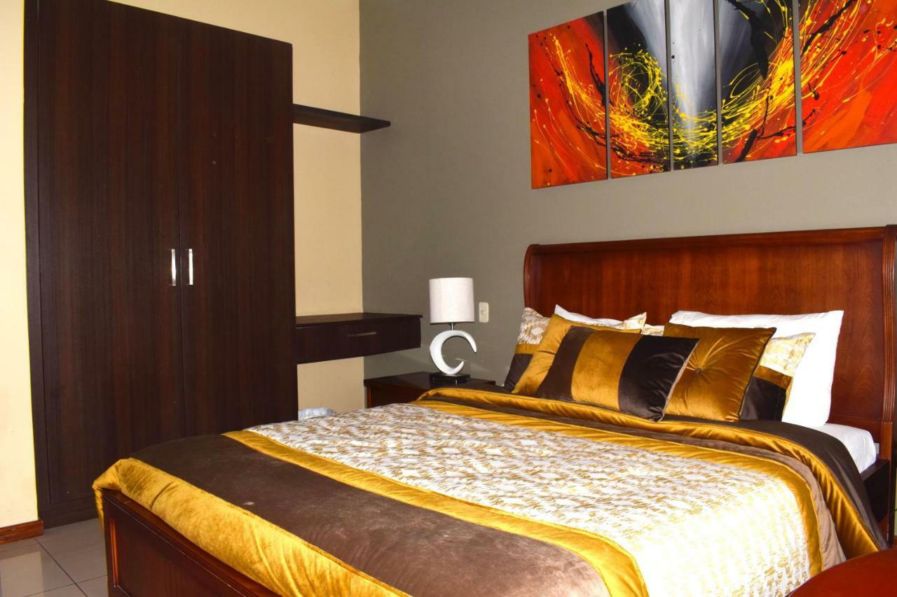 Alejandrina Hotel Куенка Екстериор снимка