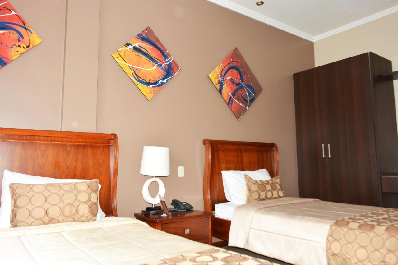 Alejandrina Hotel Куенка Екстериор снимка
