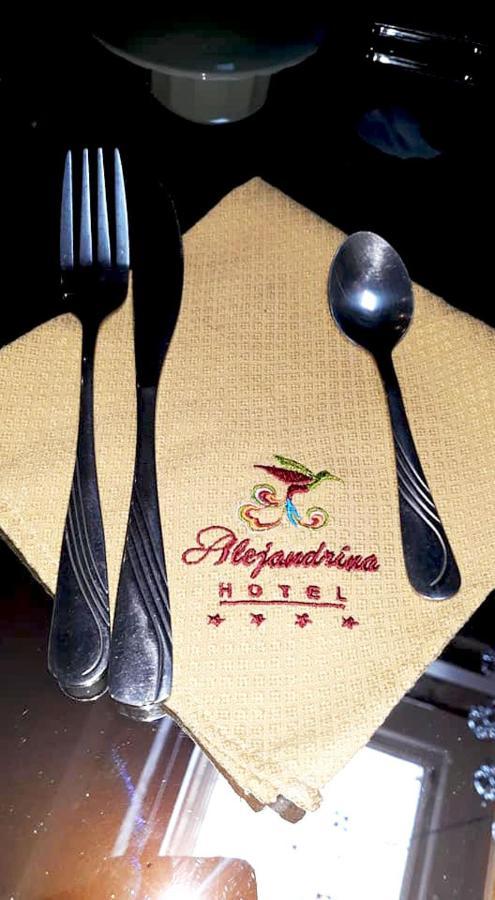 Alejandrina Hotel Куенка Екстериор снимка
