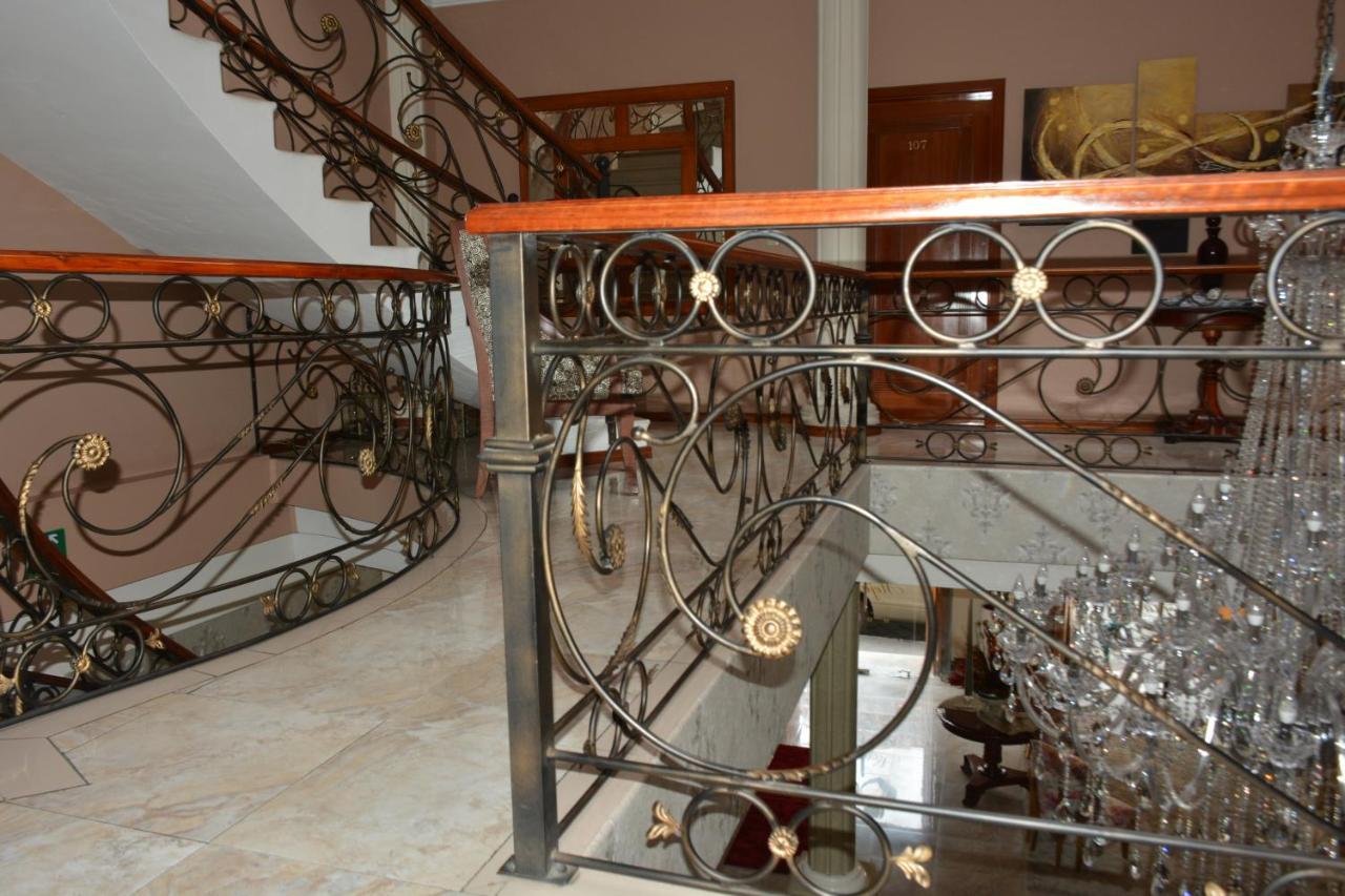 Alejandrina Hotel Куенка Екстериор снимка